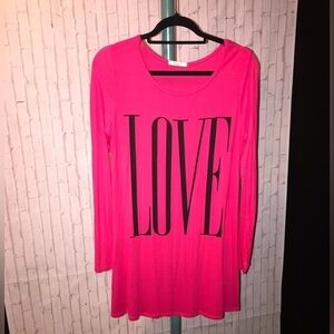 NEW BOTIQUE BEAUTIFUL DARK PINK “LOVE” SHIRT IN TIME FOR VALENTINE DAY!!! ❤️💕